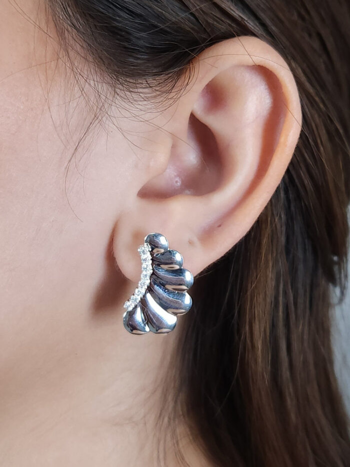 Brinco gotas em leque com fio em strass cristal