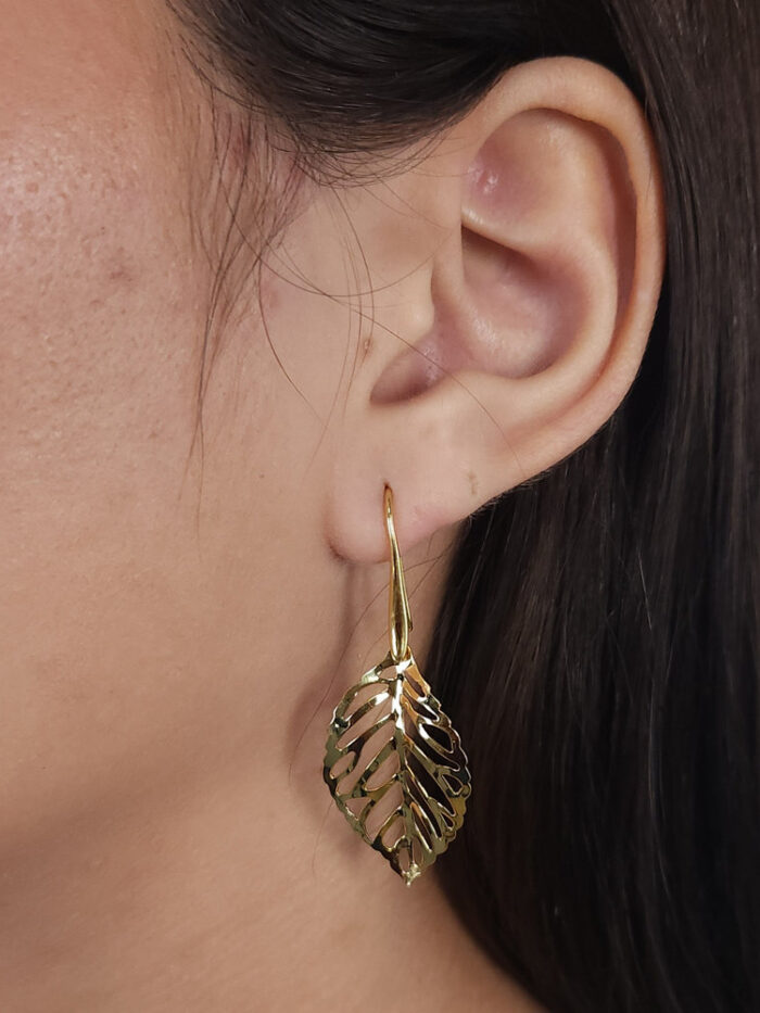Brinco folha vazado