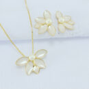 Conjunto de flor com pérola