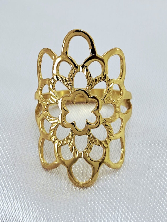 Anel estilo flor vazado