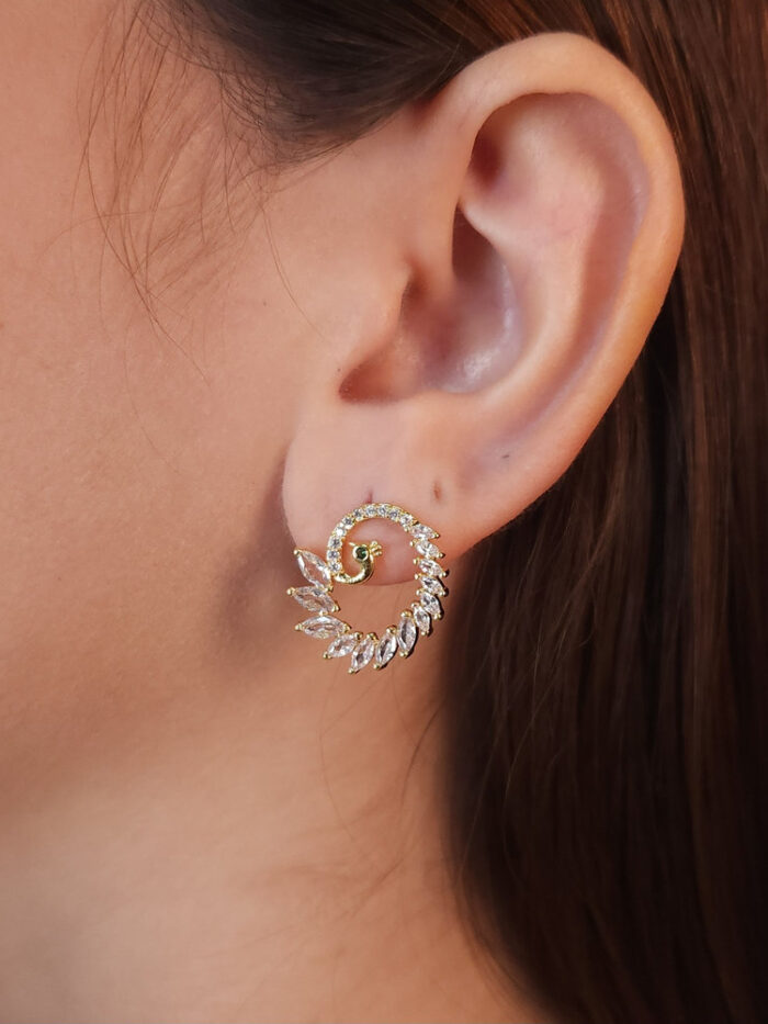 Brinco pavão cravejado cristal