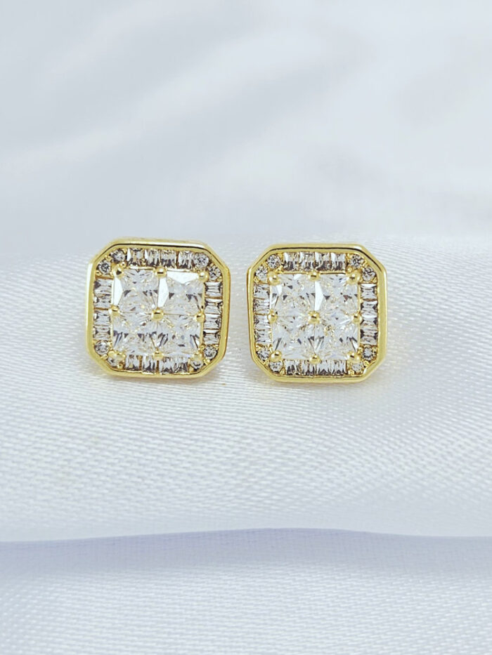 Brinco quadrado cravejado