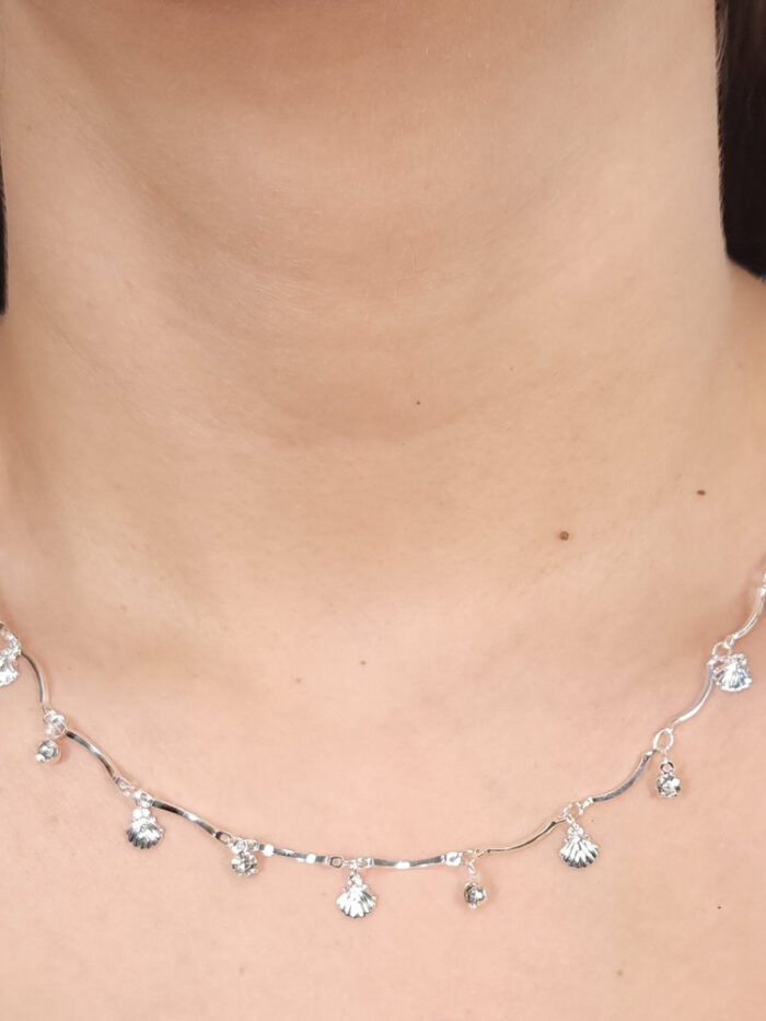 Gargantilha choker concha com pontos de luz