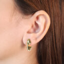 Brinco faixa curvada dourada