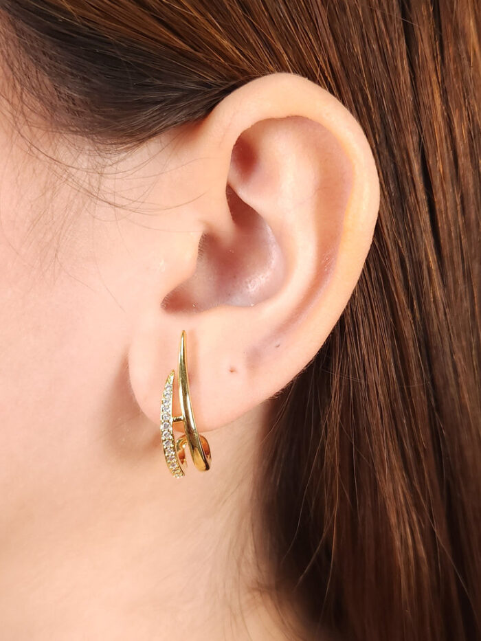 Brinco estilo vírgula  fio duplo