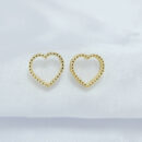 Brinco modelo coração detalhado e vazado