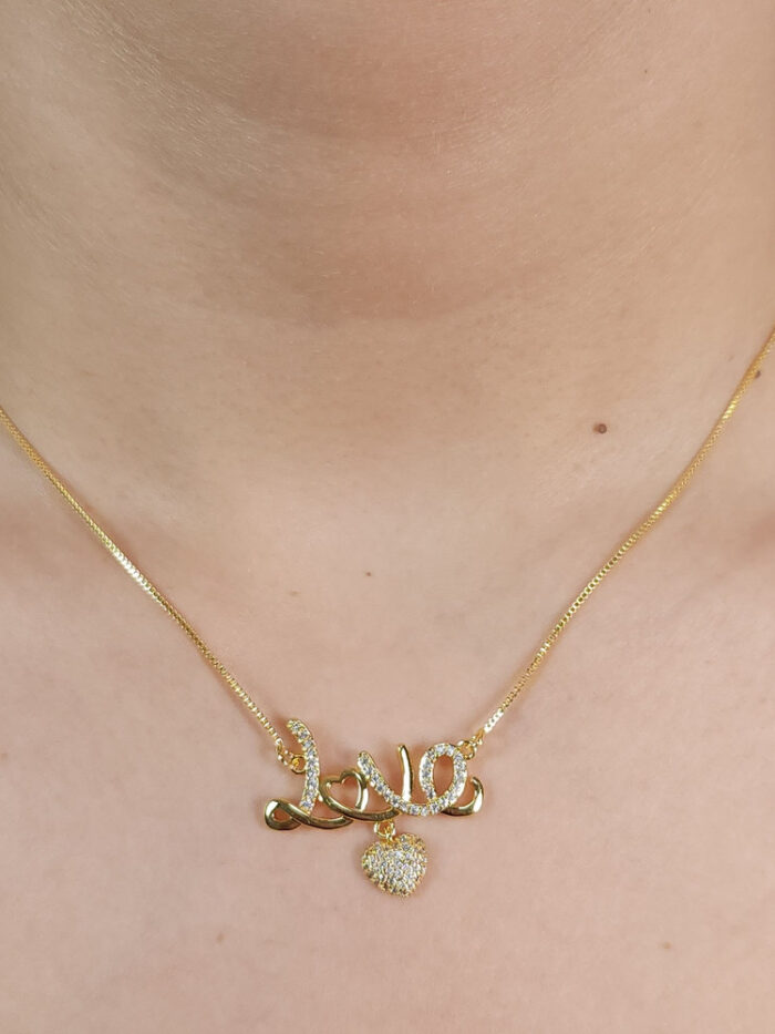 Gargantilha chocker com pingente love cravejado