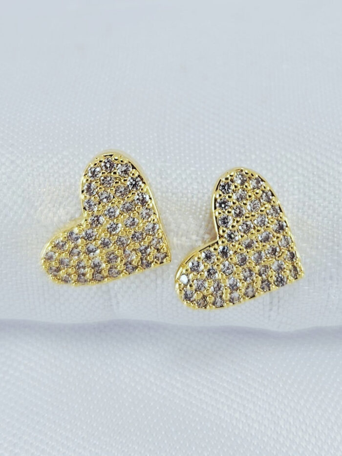 Brinco coração cravejado