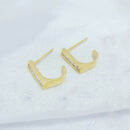 Brinco argola aberta com detalhe de pedra cristal