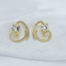 Brinco coração fio cravejado com ponto de luz