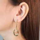 Brinco riviera com pingete oval detalhado