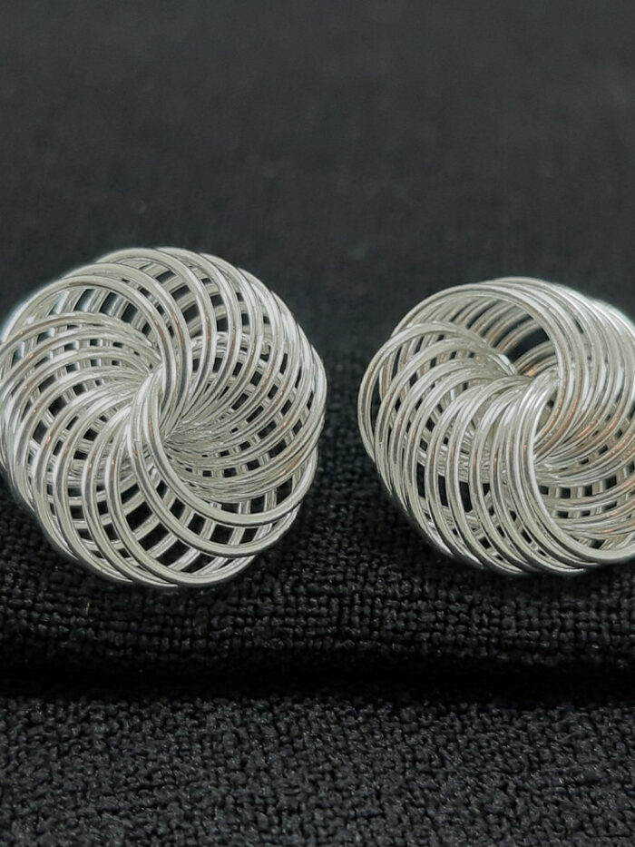 Brinco entrelaçado fio liso