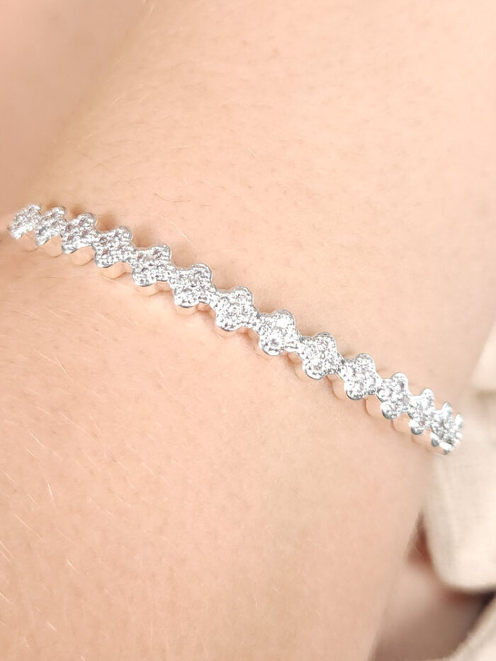 Bracelete com detalhe trevo cristal