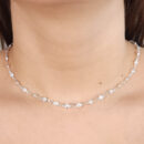 Gargantilha chocker pérolas redondo com detalhe prateado