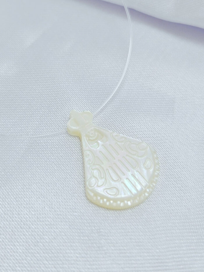 Gargantilha de naylon com nossa senhora aparecida madrepérola