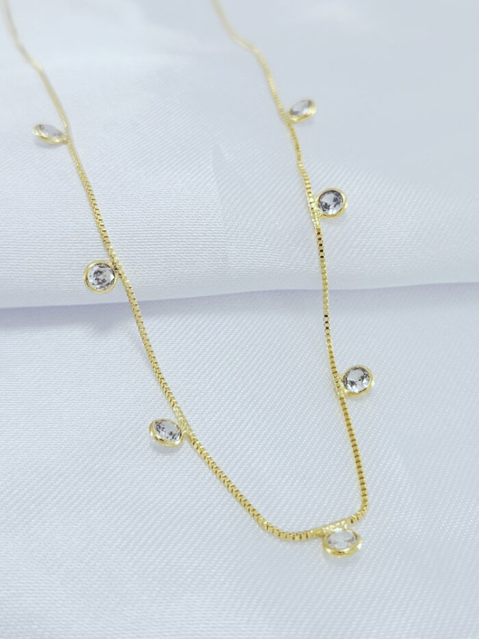 Gargantilha com pontos de luz