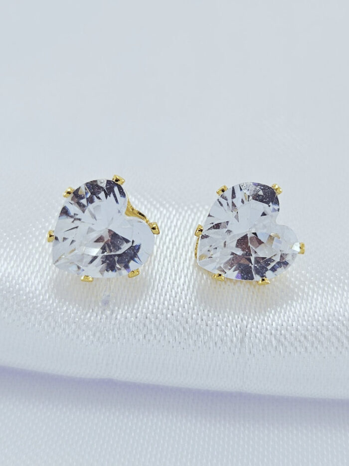 Brinco pedra cristal formato coração