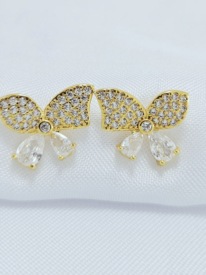 Brinco borboleta cravejada com cristal