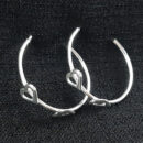 Argola fio liso com coração duplo vazado