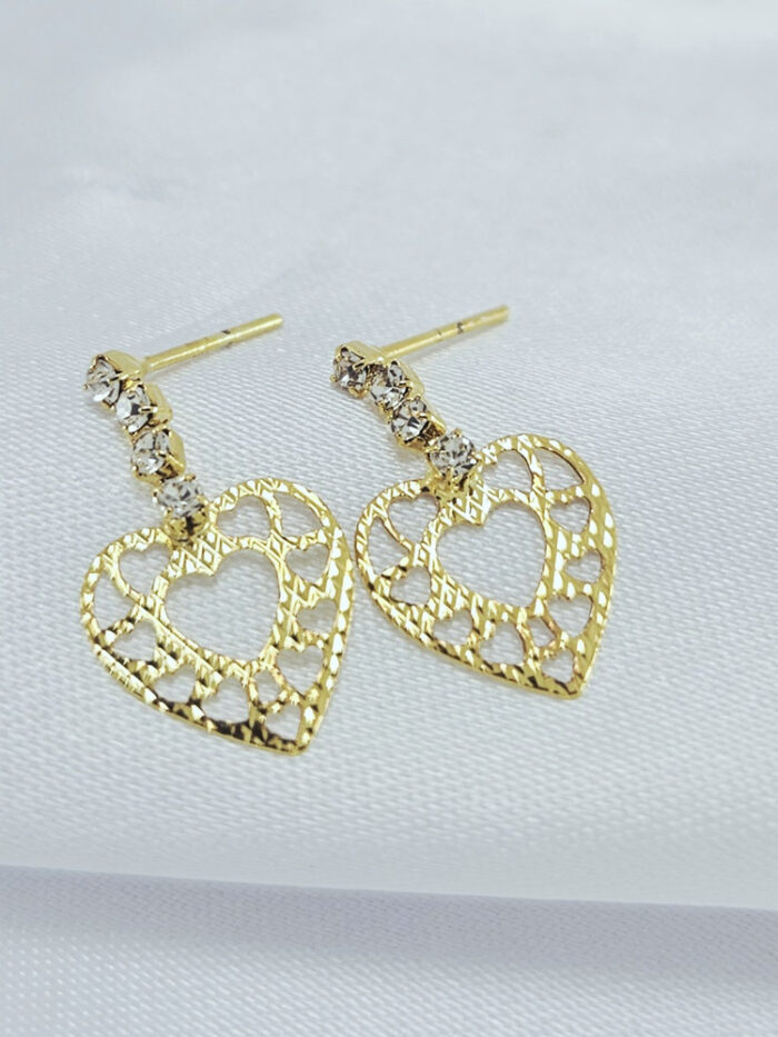 Brinco base fio riviera com coração vazado