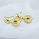 Brinco base lisa dourado bola pêndulo