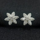 Brinco flor cristais borda detalhada