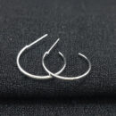 Argola fio liso aberta prateada