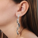 Brinco fios liso ondas prateado