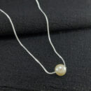 Gargantilha com pingente pérola