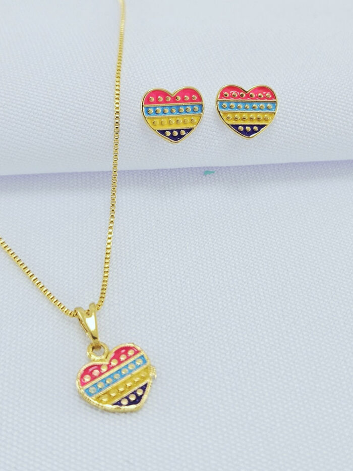 Conjunto infantil coração colorido