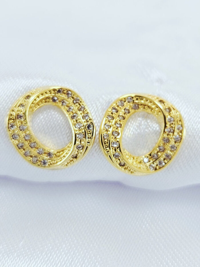 Brinco círculo detalhe cravejado