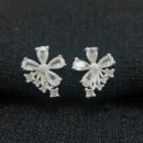 Brinco flor detalhe pedra cristal