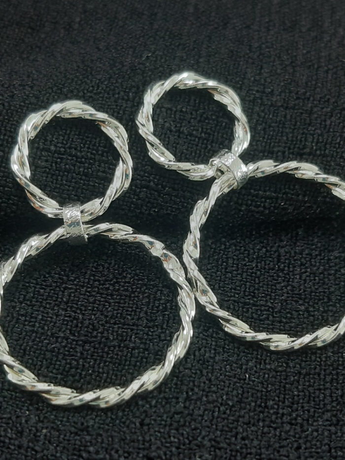 Brinco circulo duplo fio entrelaçado