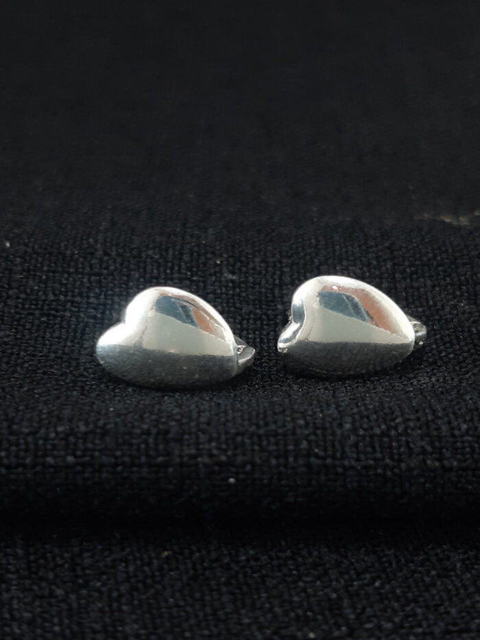 Brinco argolinha coração chapado