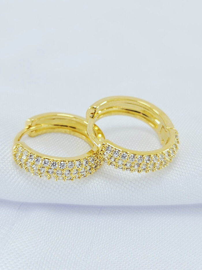 Argola frente cravejada