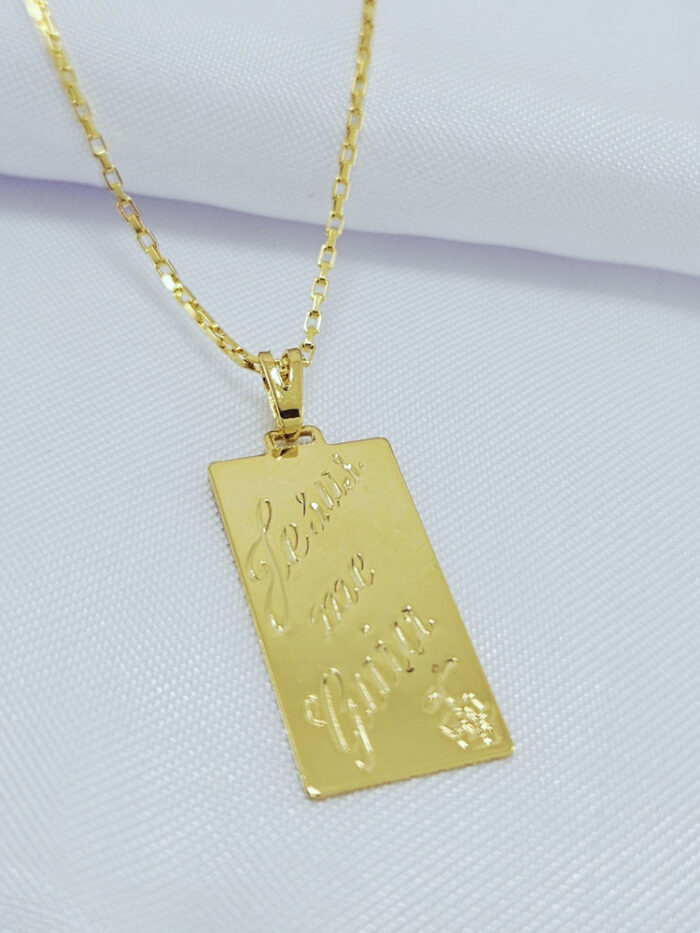 Gargantilha  pingente placa retangular lisa "Jesus me Guia"