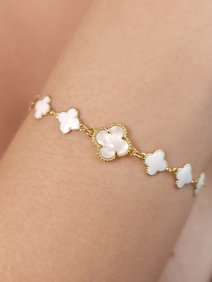 Pulseira trevo branco esmaltado