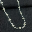 Gargantilha chocker estilo losango com pérola