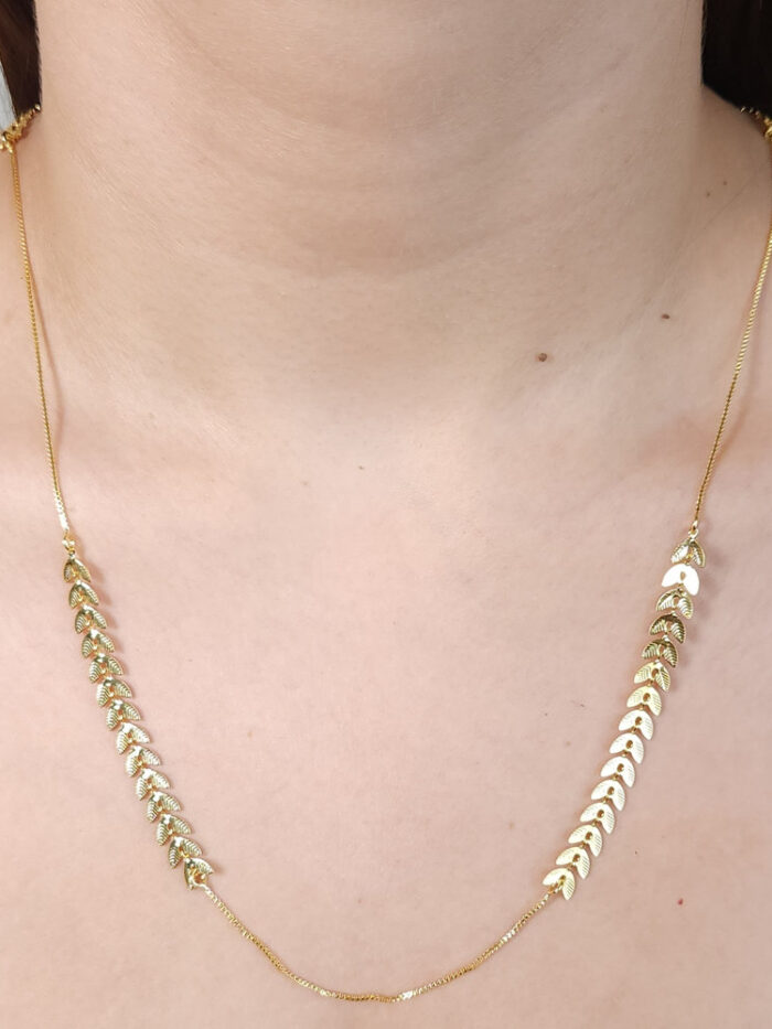 Gargantilha longuinho veneziana com folhas detalhado