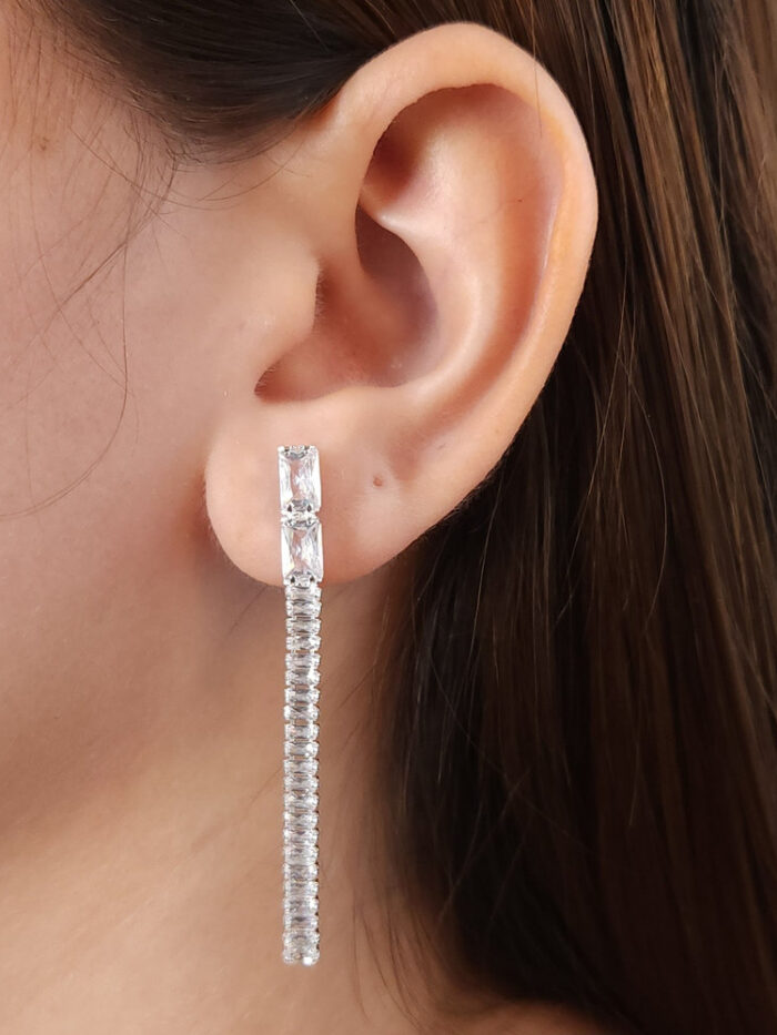 Brinco base cristal com fio de pedras baguete