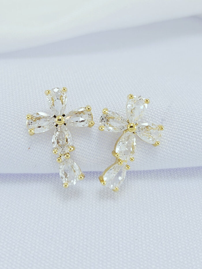 Brinco cruz com zircônia