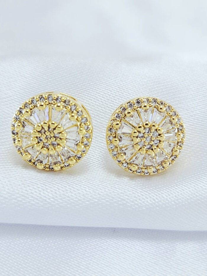 Brinco redondo cristais detalhados