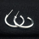 Brinco argola aberta tubo liso