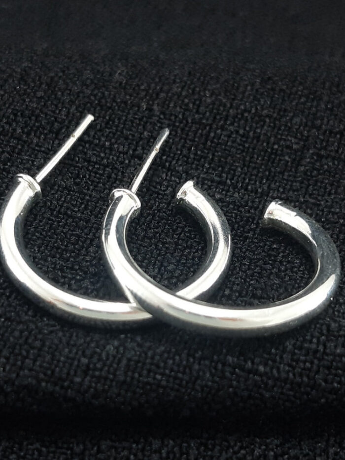 Brinco argola aberta tubo liso