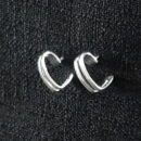 Brinco fios lisos coração aberto