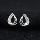 Brinco gota cravejado com fios vazados