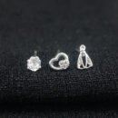 Brinco trio ponto de luz com coração vazado e nossa senhora prateado