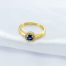 Anel pedra azul escuro borda cravejado