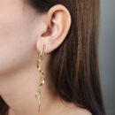 Brinco fio torcido liso com ponto de luz