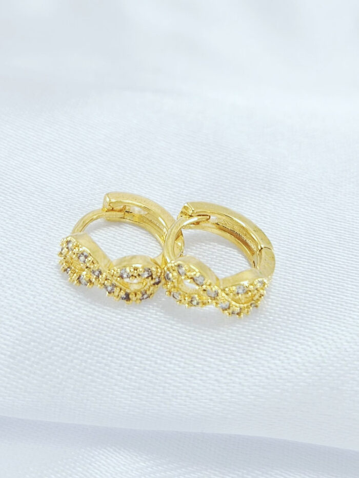 Argolinha com detalhe infinito cravejado